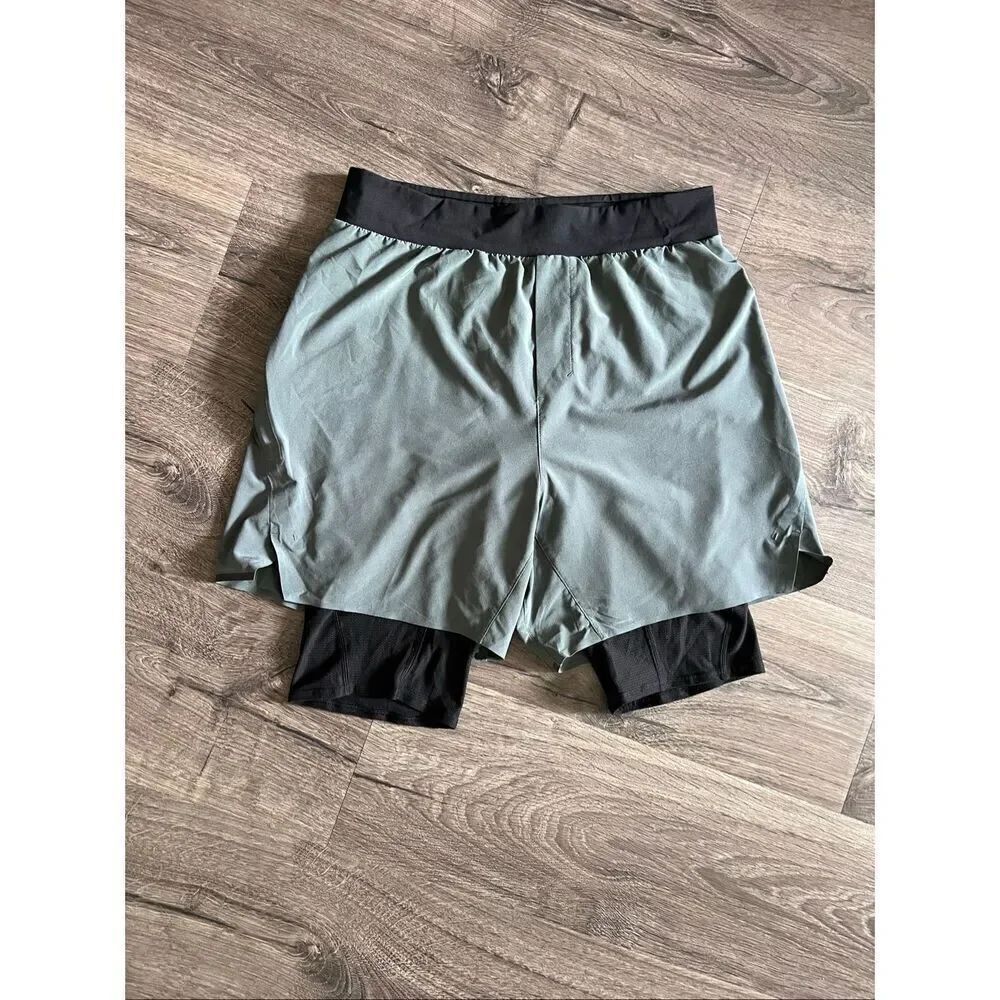 Lululemon License to Train Lined Short 7" size Small